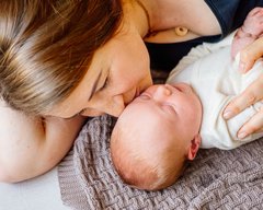Newbornfotos Dresden Babyfotos im eigenen zu Hause-024.jpg