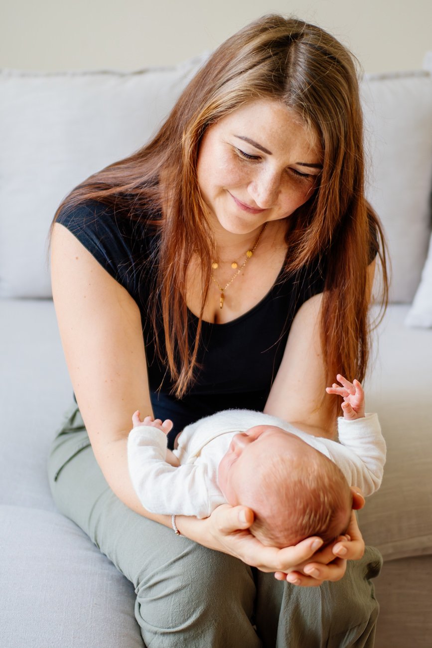 Newbornfotos Dresden Babyfotos im eigenen zu Hause-028.jpg