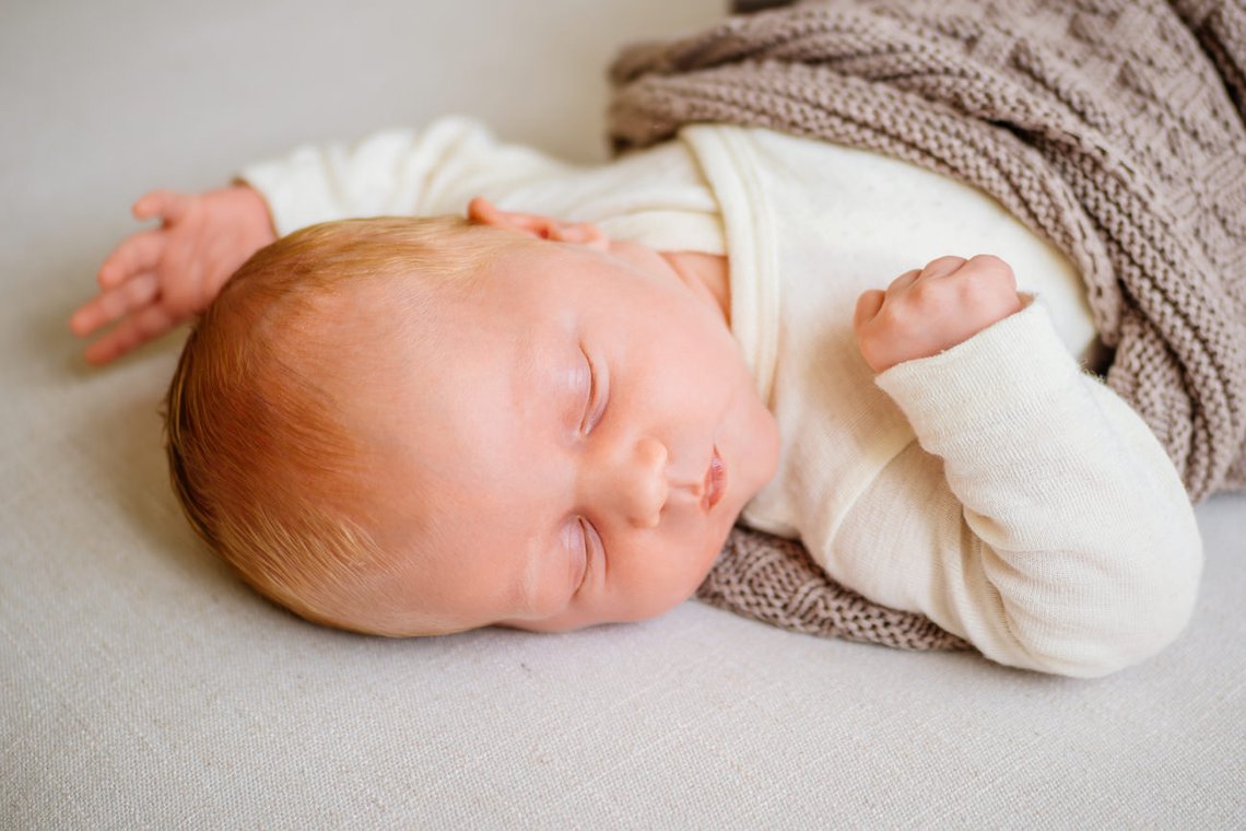 Newbornfotos Dresden Babyfotos im eigenen zu Hause-017.jpg