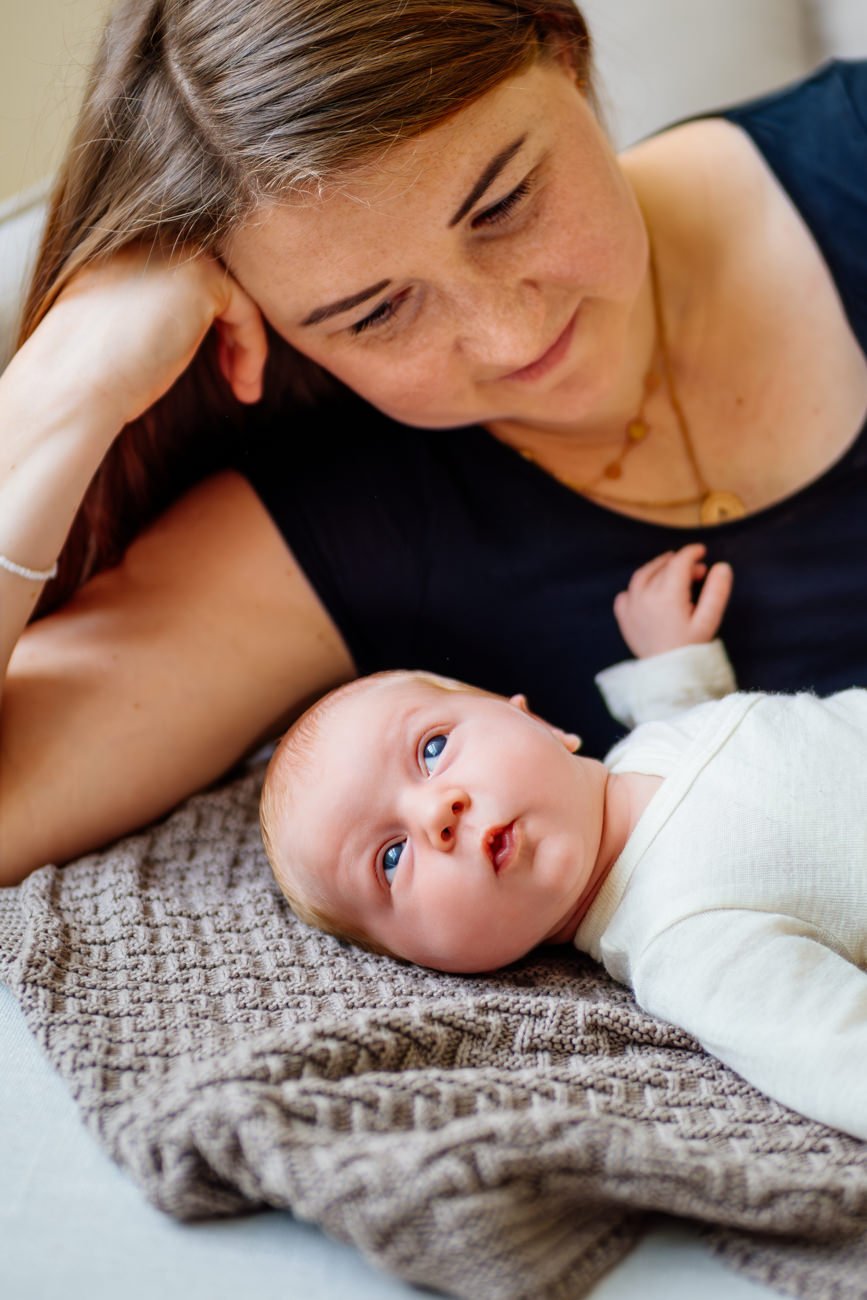 Newbornfotos Dresden Babyfotos im eigenen zu Hause-021.jpg