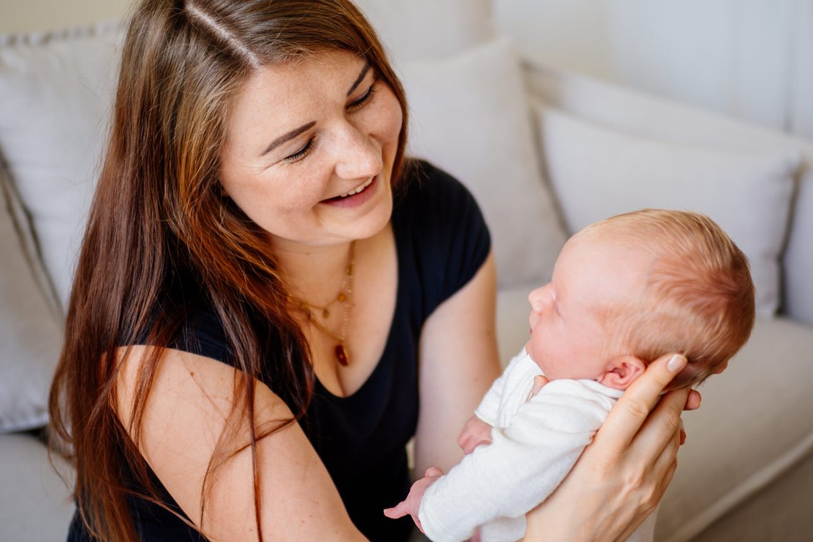 Newbornfotos Dresden Babyfotos im eigenen zu Hause-027.jpg