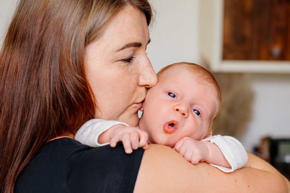 Newbornfotos Dresden Babyfotos im eigenen zu Hause-008.jpg