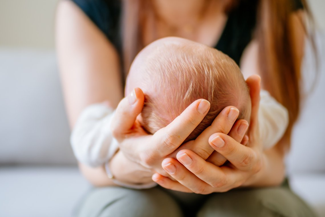 Newbornfotos Dresden Babyfotos im eigenen zu Hause-029.jpg