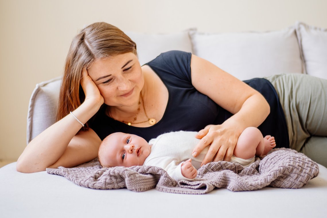 Newbornfotos Dresden Babyfotos im eigenen zu Hause-020.jpg