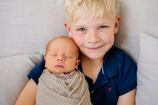 Großer Bruder und Newborn