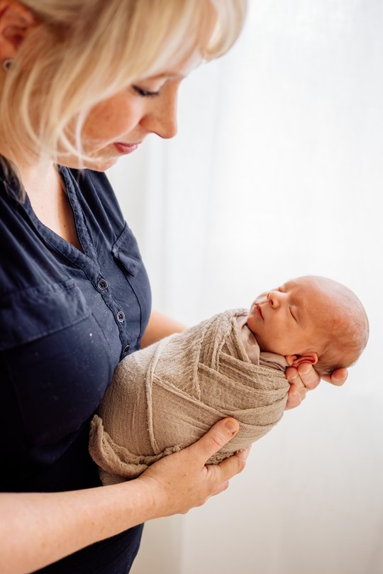 Porträt von Mutter und Newborn